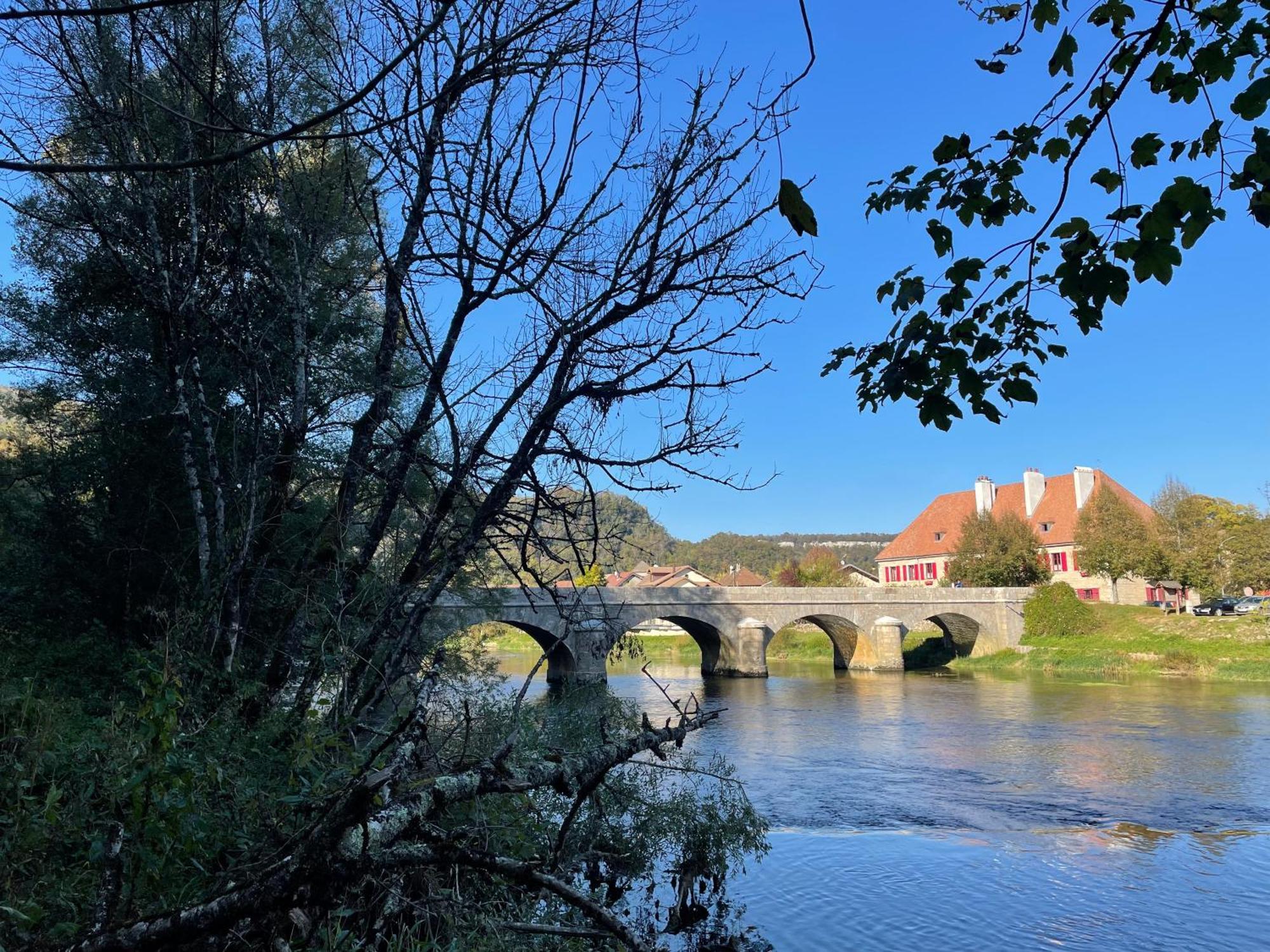 Vila Little Loue, Au Bord De La Riviere Chenecey-Buillon Exteriér fotografie